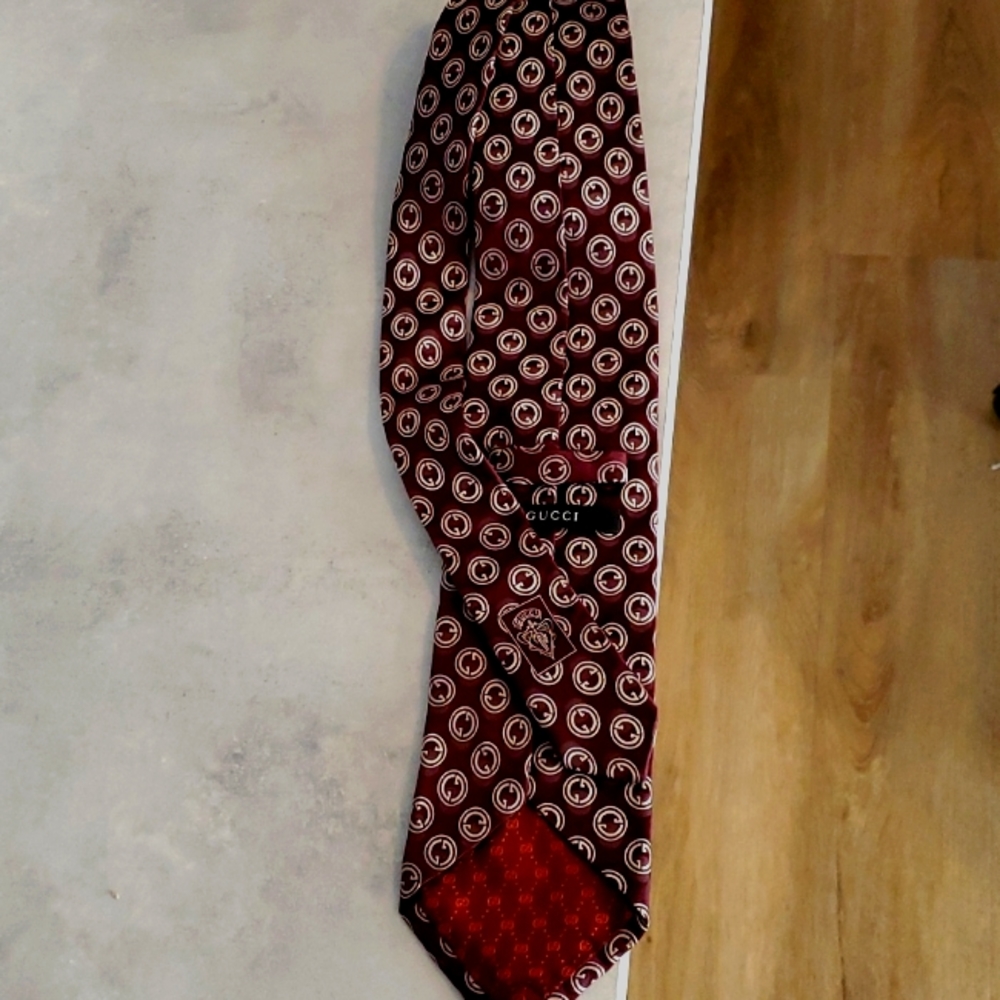 Maroon Gucci 100% Silk
